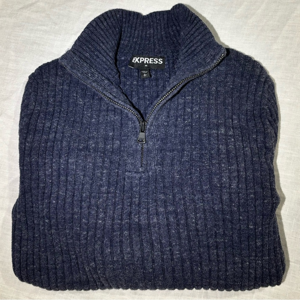 Men’s ribbed 1/4 zip sweater in navy blue